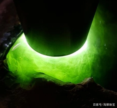 冰种翡翠原石值钱吗，如何看冰种翡翠原石？
